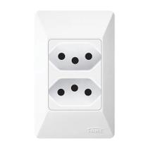 2 Tomadas 2P+T 10A~250V Distanciadas Sistema Externo Fame 1047 Branco 2 Tomadas 2P+T 10A~250V Distanciadas Sistema Externo Fame 1047 Branco