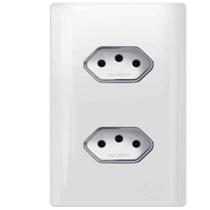 2 Tomadas Universal Horizontal 2p+t 10a Cromado com Placa 4x2 Branca Dc120032 Novara 2 Tomada U 2 Tomadas Universal Horizontal 2p+t 10a Cromado com Placa 4x2 Branca Dc120032 Novara 2 Tomada U