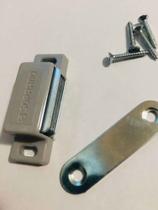 20 Fecho P/ Porta Guarda Roupa/armário Ima Cinza C/parafuso