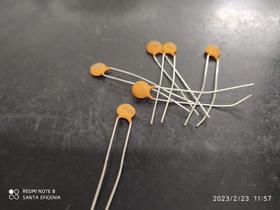 200x Capacitor Ceramico 2,2nf/500v = 2k2/500v Avx 200x Capacitor Ceramico 2,2nf/500v = 2k2/500v Avx