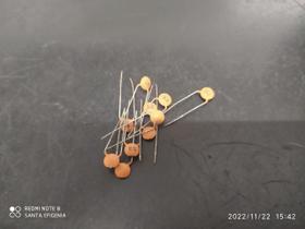 200x Capacitor Cerâmico 3,3pf/50v 200x Capacitor Cerâmico 3,3pf/50v