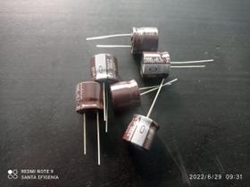 2x Capacitor Eletrolítico 2200uf/6,3v 105º 15x15mm