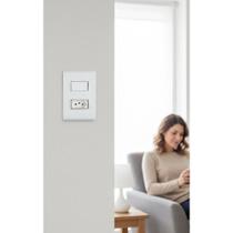 2x Interruptor com Tomada 10A Branco 4x2 Sofisticação Prátic 2x Interruptor com Tomada 10A Branco 4x2 Sofisticação Prátic