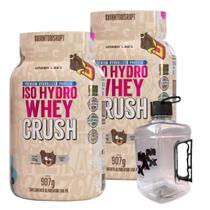 2x Iso Hydro Crush - 900g - Isolado - Under Labz + Galão - 1,5L - Max Titanium