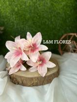 2X Kit De 5 Buquês Cores Novas De Lírio Artificial Com 5 Flo 2X Kit De 5 Buquês Cores Novas De Lírio Artificial Com 5 Flo