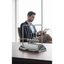 2x Pêndulo Newton Z Luxo 18,5cm: Ciência e Estilo na Mesa