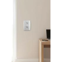 2x Tomada Dupla 20A Slim 4x2 Branca - Energia e Design 2x Tomada Dupla 20A Slim 4x2 Branca - Energia e Design