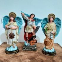 3 Imagens de Arcanjos São Miguel, São Rafael e São Gabriel em Resina - 20 cm