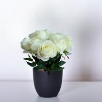 3 Rosas Artificiais com Haste de 58cm - Folhagens Verdes e Detalhes Realistas na cor Branca - DE2423 3 Rosas Artificiais com Haste de 58cm - Folhagens Verdes e Detalhes Realistas na cor Branca - DE2423