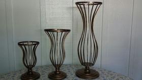3 vasos em metal(ferro e alumínio) dourado envelhecido 60 cm , 40 cm, 30 cm altura - Anamar