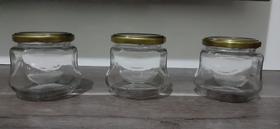 30 Potes de vidro para geléia 300ml c/ tampa de metal Dourada 30 Potes de vidro para geléia 300ml c/ tampa de metal Dourada