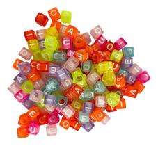 300 Miçangas Letras Vogal Quadradas Entremeio Translucida