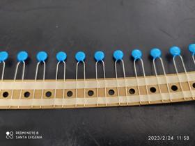 300x Capacitor Ceramico 1,5nf/2kv = 1k5/2kv 20% Y5u Epox Avx 300x Capacitor Ceramico 1,5nf/2kv = 1k5/2kv 20% Y5u Epox Avx