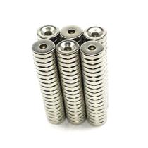 30pcs Imã De Neodimio Disco 10x3 - 10mm X 3mm Com Furo - N35 30pcs Imã De Neodimio Disco 10x3 - 10mm X 3mm Com Furo - N35