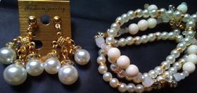 3pulseiras Divas + brincos de pérolas