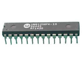 3x Circuito Integrado Um61256fk-15 Umc