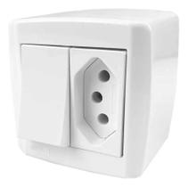3X Interruptor Simples + Tomada 20A Box Slim Ilumi Externo C 3X Interruptor Simples + Tomada 20A Box Slim Ilumi Externo C