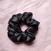 4 Xuxinha de Cetim Preta Eliana Mendes Cabelo Elástico de cabelo Anti frizz 4 Xuxinha de Cetim Preta Eliana Mendes Cabelo Elástico de cabelo Anti frizz