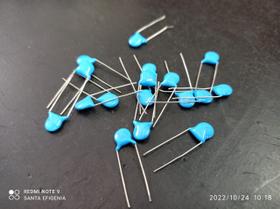 40x Capacitor Ceramico 2,7nf/3kv = 2k7/3kv Y5v 7,5mm Epox