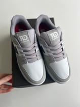 4739- Tênis Redikal Branco com Cinza e Detalhe Preto Estilo e Conforto no Seu Dia a Dia!