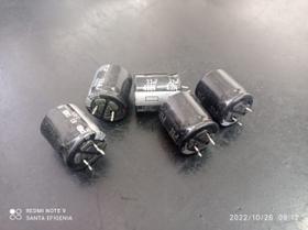 4x Capacitor Eletrolítico 33uf/400v 105 18x20mm Panasonic 4x Capacitor Eletrolítico 33uf/400v 105 18x20mm Panasonic
