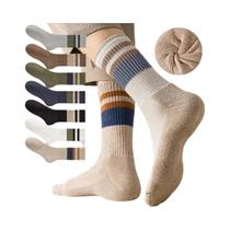 5 pares Meias atléticas do comprimento do quarto dos homens para esportes no outono/inverno 5 pares Meias atléticas do comprimento do quarto dos homens para esportes no outono/inverno