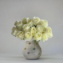 5 Rosas Permanentes Artificiais com Haste Flexível e Folhagens Ideal para Vasos, Buquês e Ambientes - DE2423