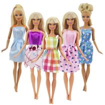 5 Vestidos Curtos de Cetim Para Bonecas Compatível com Bonecas de Até 30cm de Altura 5 Vestidos Curtos de Cetim Para Bonecas Compatível com Bonecas de Até 30cm de Altura