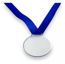 50 Medalhas Redondas 5cm Acrílico Cristal 2mm C/ Fita Azul