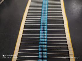 50x Resistor 8k2 2w 5% 50x Resistor 8k2 2w 5%