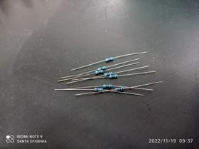 5x Resistor 8k2 1/4w 1%