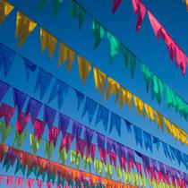 60 mts de Bandeirinha de Seda Colorida Quermesse sao joao arraial arraia evento decoração festival centro de mesa mimo - meca plasticos