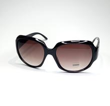 A armação em acetato varias cores perfeita para mulheres que buscam um acessório versátil e cheio de estilo para diversas ocasiões.