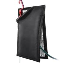 A tampa isolada da torneira externa é protegida contra congelamento/calor