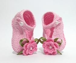 A235 Sapatinho de croche feminino para bebe rosa com flor - MM Sapatinhos