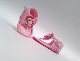 A342 Sandalia de croche para bebe feminina rosa claro com flor e perola