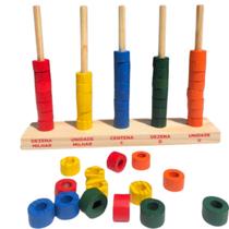Ábaco Aberto Vertical Brinquedo Educativo com 5 Hastes e 50 Argolas Coloridas em Madeira - Zaramela Brinquedos