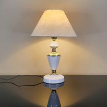 Abajur Clássico Trinit Quarto Sala Luminária Decoração Cor Branco Cúpula Branca