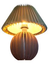 Abajur de Mesa e Cabeceira Bola Ripada - Cúpula em Papel Plissado - MDF Ipê - E27