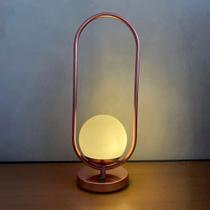 Abajur De Mesa Jabuticaba e aluminio e bivolt Rose gold com Globo Vidro Fosco 12cm