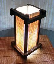Abajur de mesa japonês rustico com telinha de bambu sala quarto madeira pousada hotel