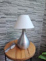 Abajur luminaria de mesa Gota em Aluminio com cupula plástica