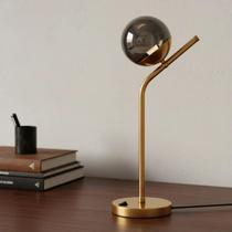 Abajur Luminária De Mesa Inclinado Jabuticaba Dourado com Vidro Globo 10cm Fume Abajur Luminária De Mesa Inclinado Jabuticaba Dourado com Vidro Globo 10cm Fume