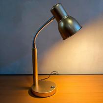 Abajur Luminária De Mesa Moderno Direcionável Alumínio e Bivolt Para Iluminação Casa e Sala, Quarto Cabeceira Cama e Escritório Abajur Luminária De Mesa Moderno Direcionável Alumínio e Bivolt Para Iluminação Casa e Sala, Quarto Cabeceira Cama e Escritório