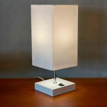 Abajur Luminária de Mesa Quadrado Madeira MDF Com Interruptor e Cúpula Decoração Casa e Sala, Escritório e Quarto e cabeceira Cama.