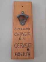 Abridor de parede de madeira