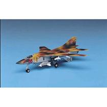 Academy Kit MIG-23 Flogger 1/144 com Painéis Gravados e Armas Subalares