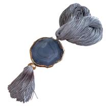 Acessório Decorativo Colar de Mesa Fios Com Pedra Ágata Cinza