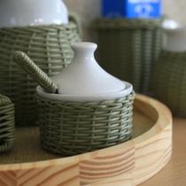 Açucareiro c/ Tampa e Colher em Vime Oliva