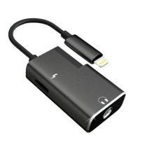 Adaptador de áudio e carregamento simultâneo P2 e lightning Adaptador de áudio e carregamento simultâneo P2 e lightning